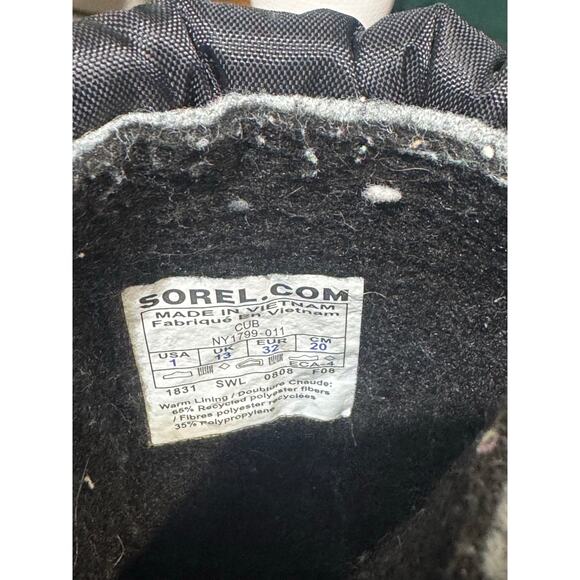 Sorel youth snow boot size 1 - Picture 5 of 6